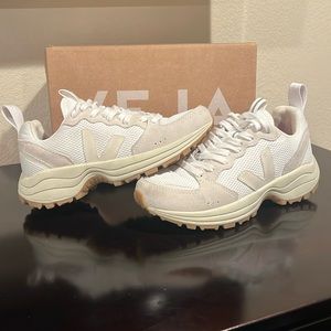 Women's Venturi Alveomesh Low Top Sneakers